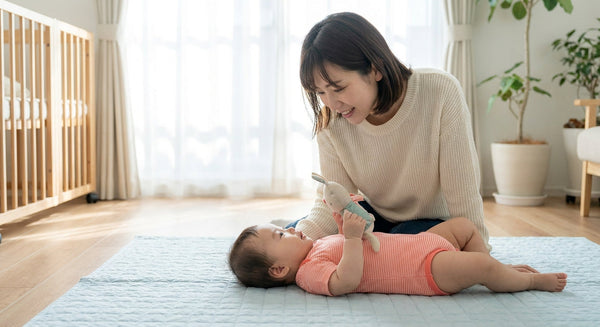 赤ちゃん寝返り防止はいつから？時期と注意点、おすすめアイテム